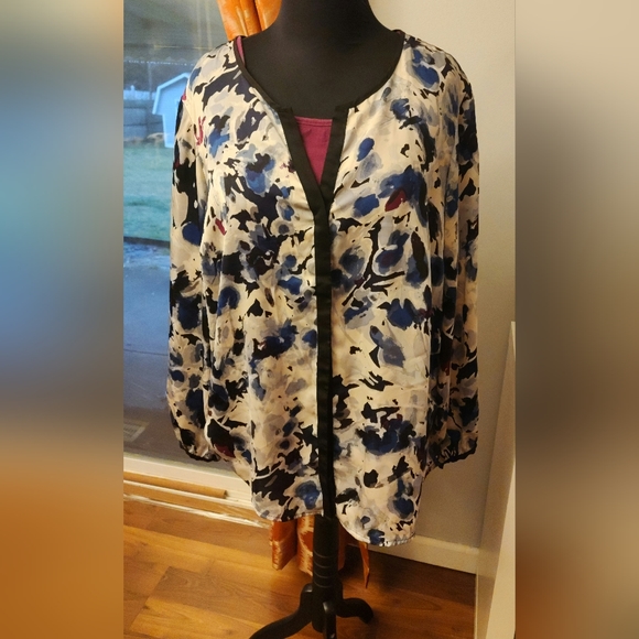 Beautify splatter pattern blouse. - Picture 1 of 3